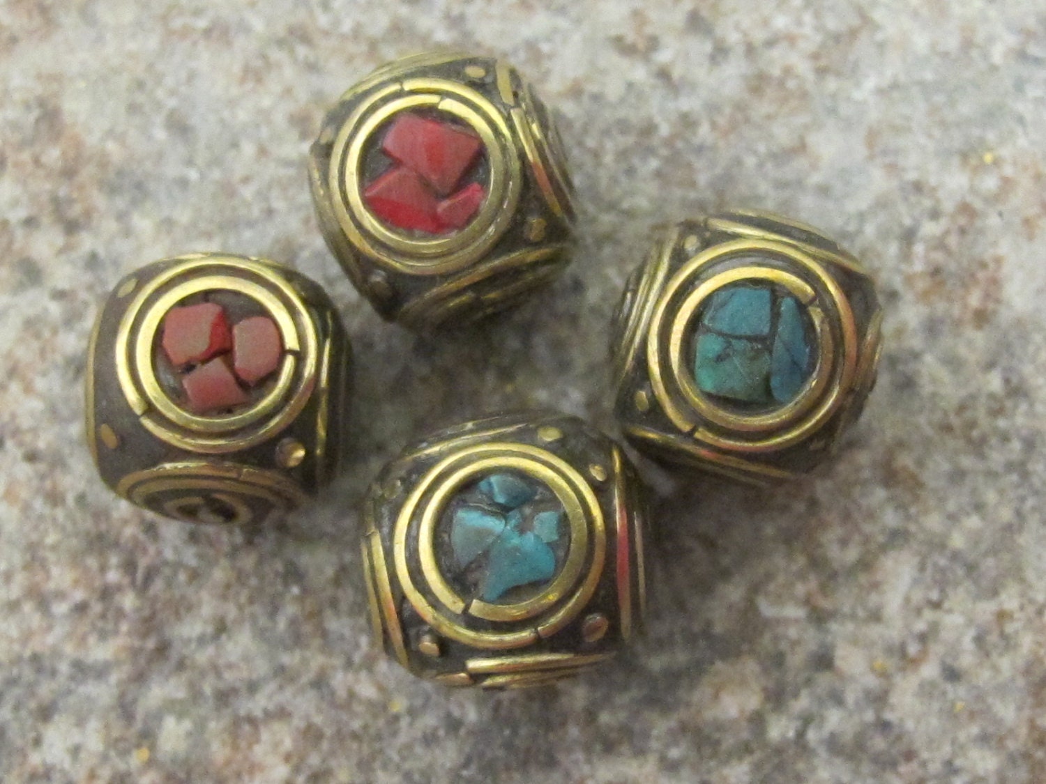4 pieces - Beautiful cuboid nepal brass beads - BD068K