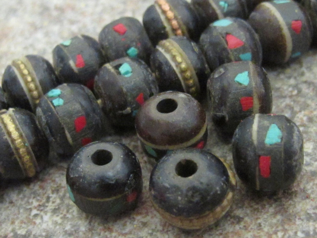 20 BEADS - Tibetan recycled cattle bone beads with turquoise brass copper inlay 8 mm - ML010
