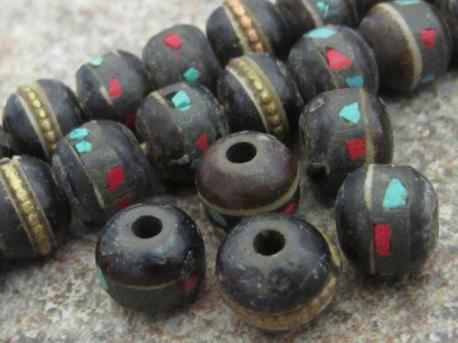 20 BEADS - Tibetan recycled cattle bone beads with turquoise brass copper inlay 8 mm - ML010
