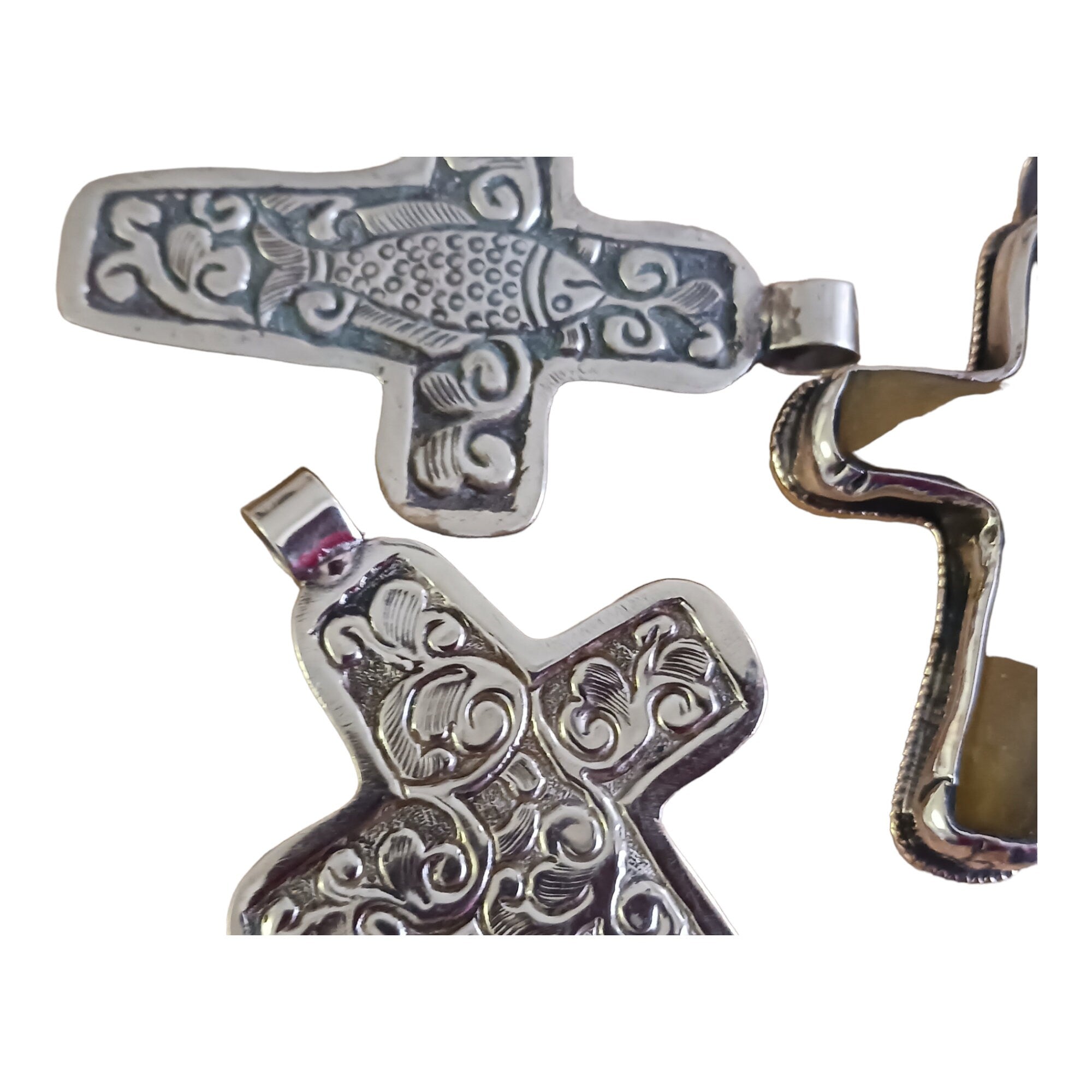 1 Pendant - Tibetan antiqued silver color finished inlaid resin cross pendant with floral design on back from Nepal - PM415B