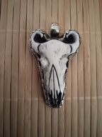 1 Pendant - Recycled cattle bone bull head design skull shape pendant reverse side floral carving antiqued silver color finish - PM415F
