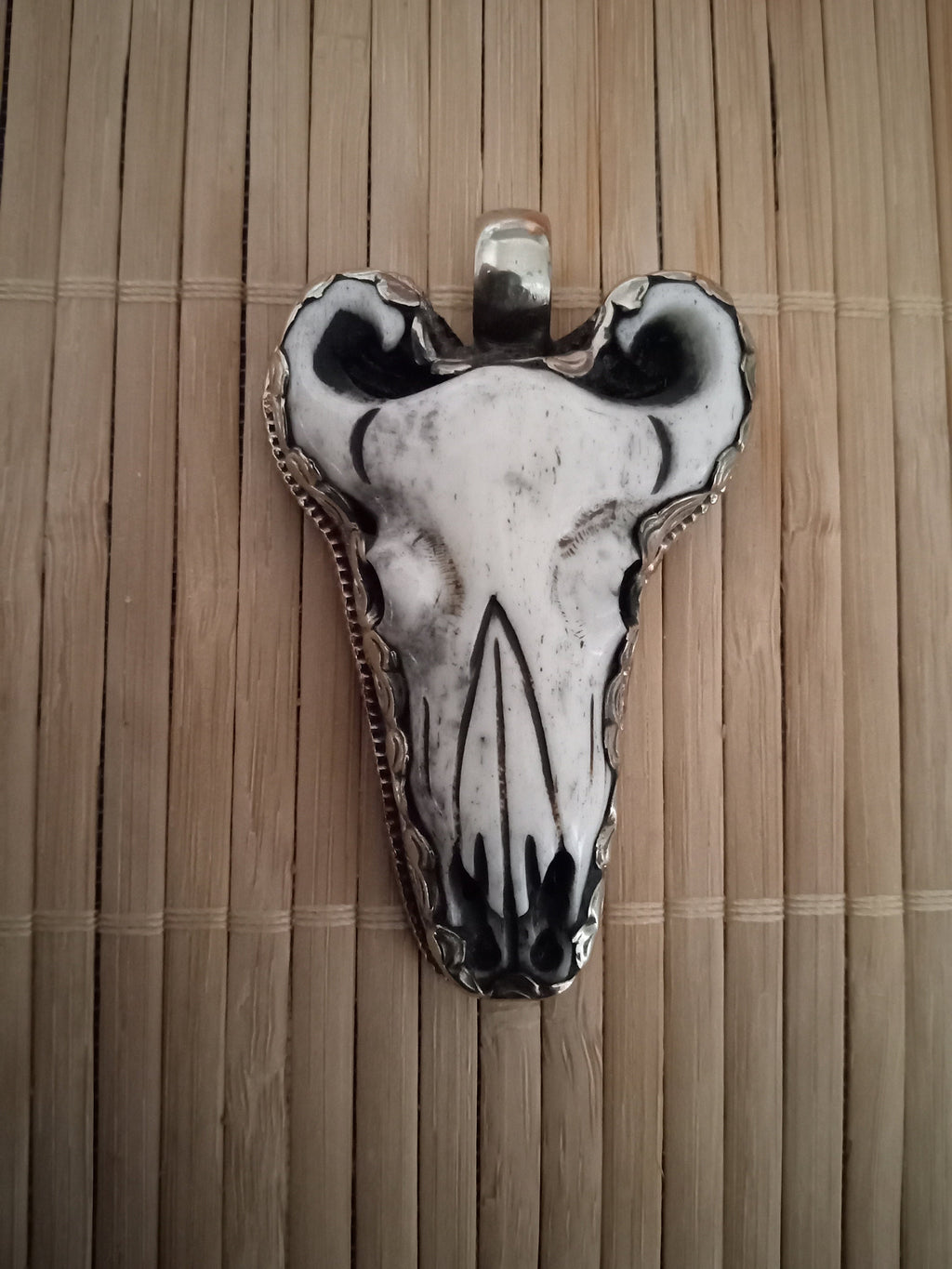 1 Pendant - Recycled cattle bone bull head design skull shape pendant reverse side floral carving antiqued silver color finish - PM415F