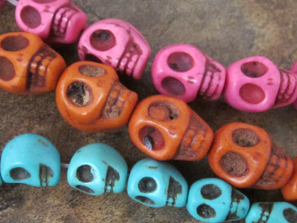 Howlite turquoise Mix colors Happy skull beads - 6 beads - BD310