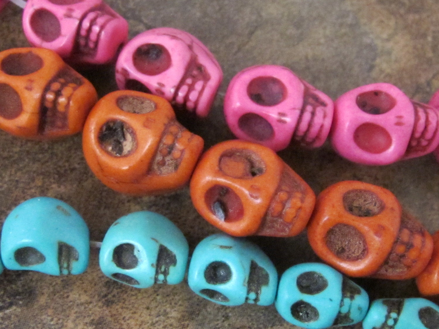 Howlite turquoise Mix colors Happy skull beads - 6 beads - BD310