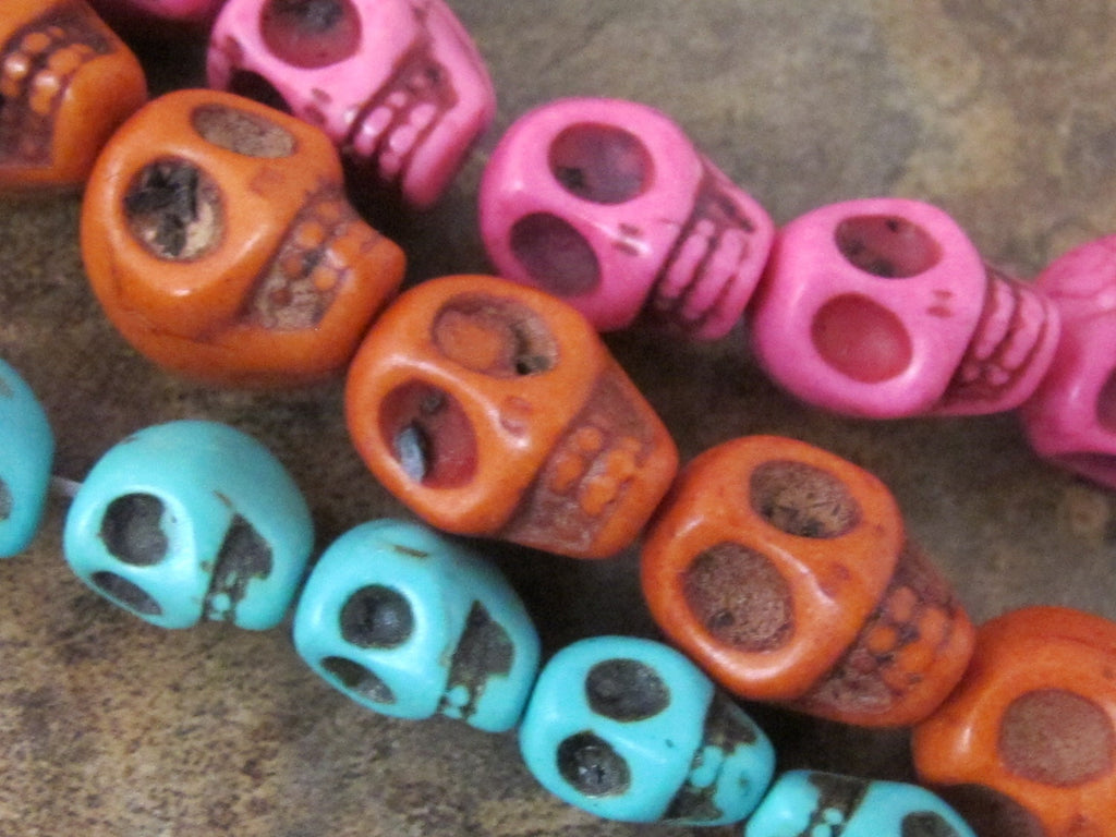 Howlite turquoise Mix colors Happy skull beads - 6 beads - BD310