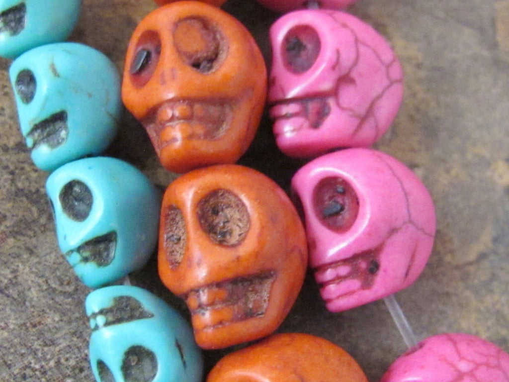 Howlite turquoise Mix colors Happy skull beads - 6 beads - BD310