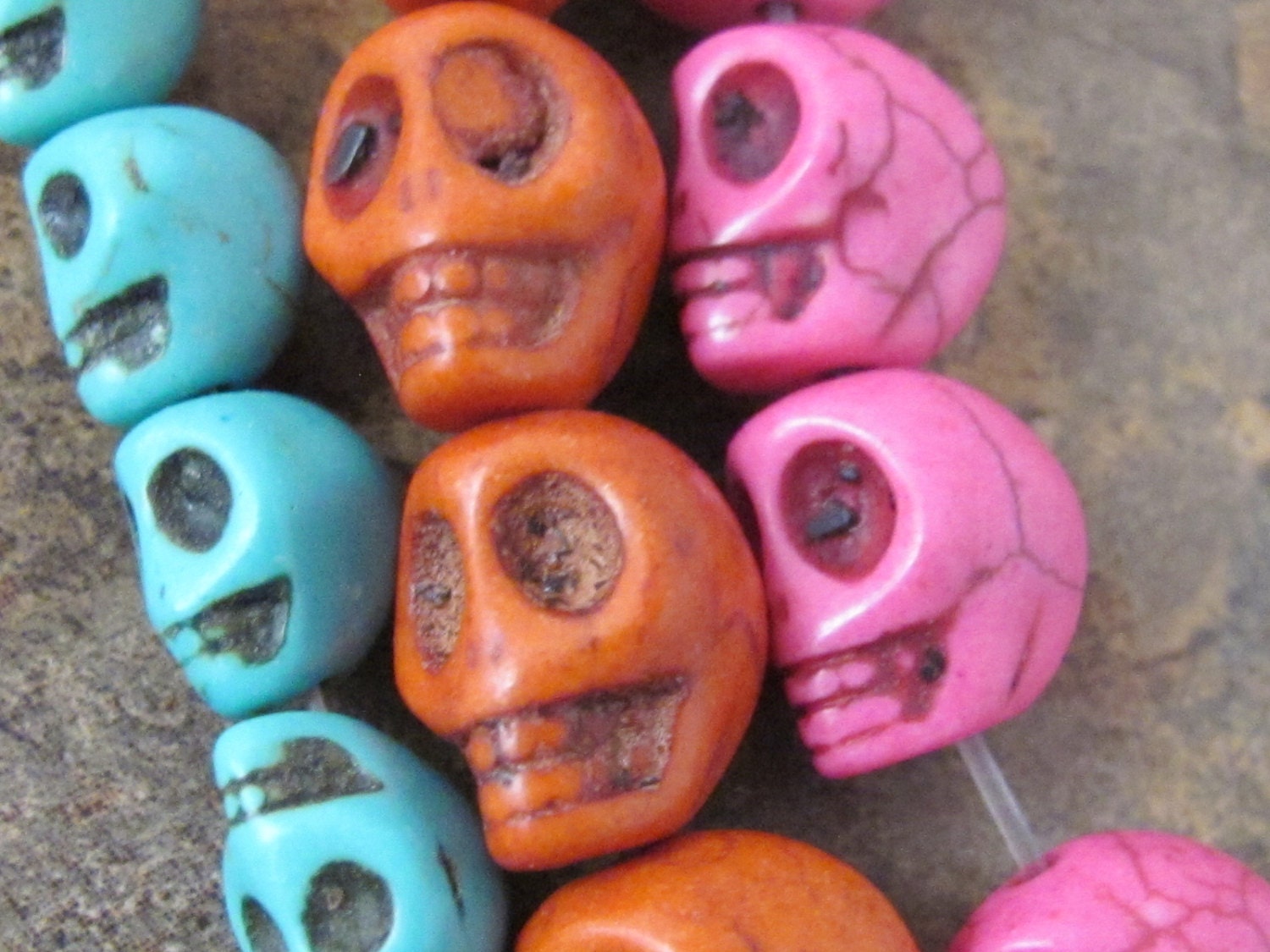 Howlite turquoise Mix colors Happy skull beads - 6 beads - BD310