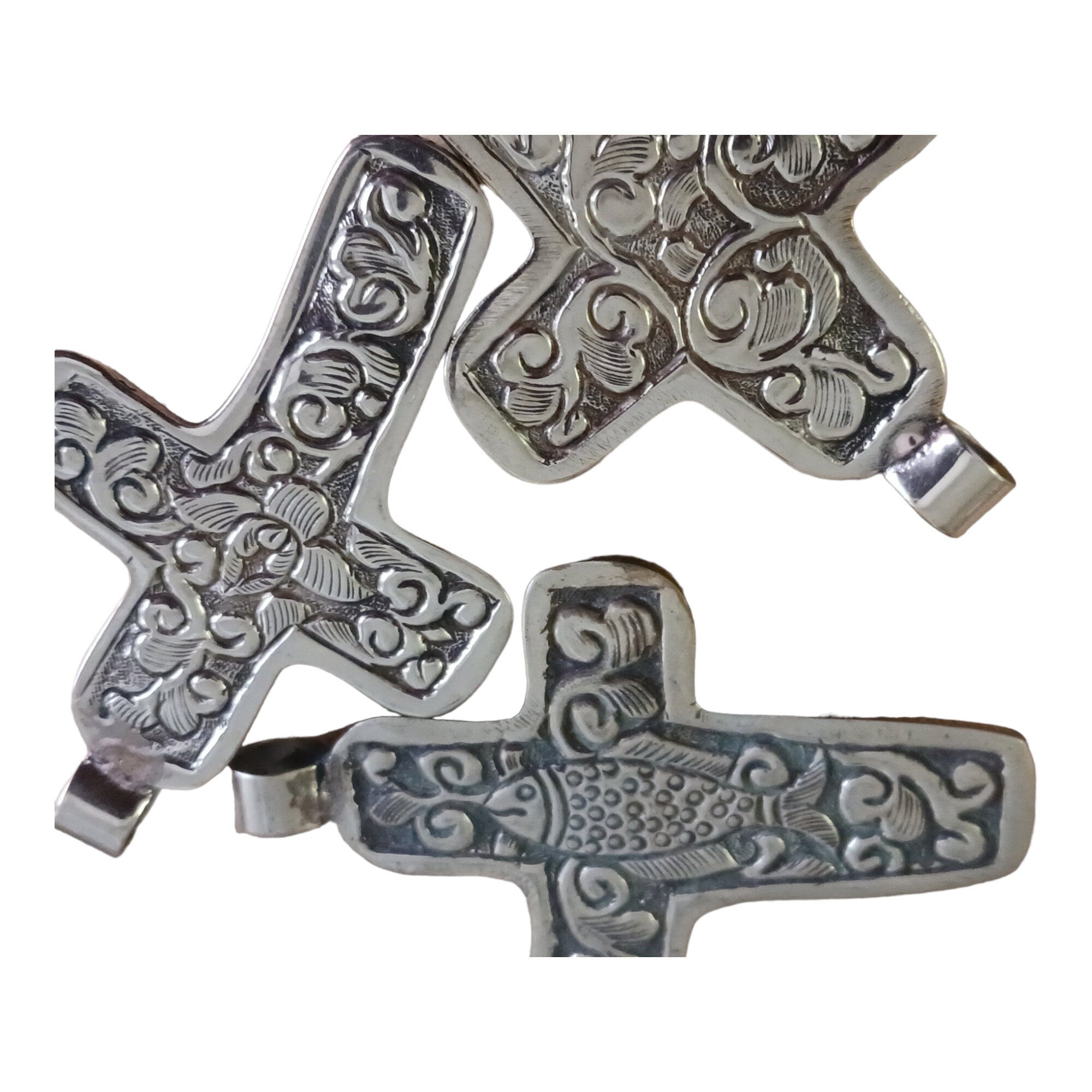 1 Pendant - Tibetan antiqued silver color finished inlaid resin cross pendant with floral design on back from Nepal - PM415B