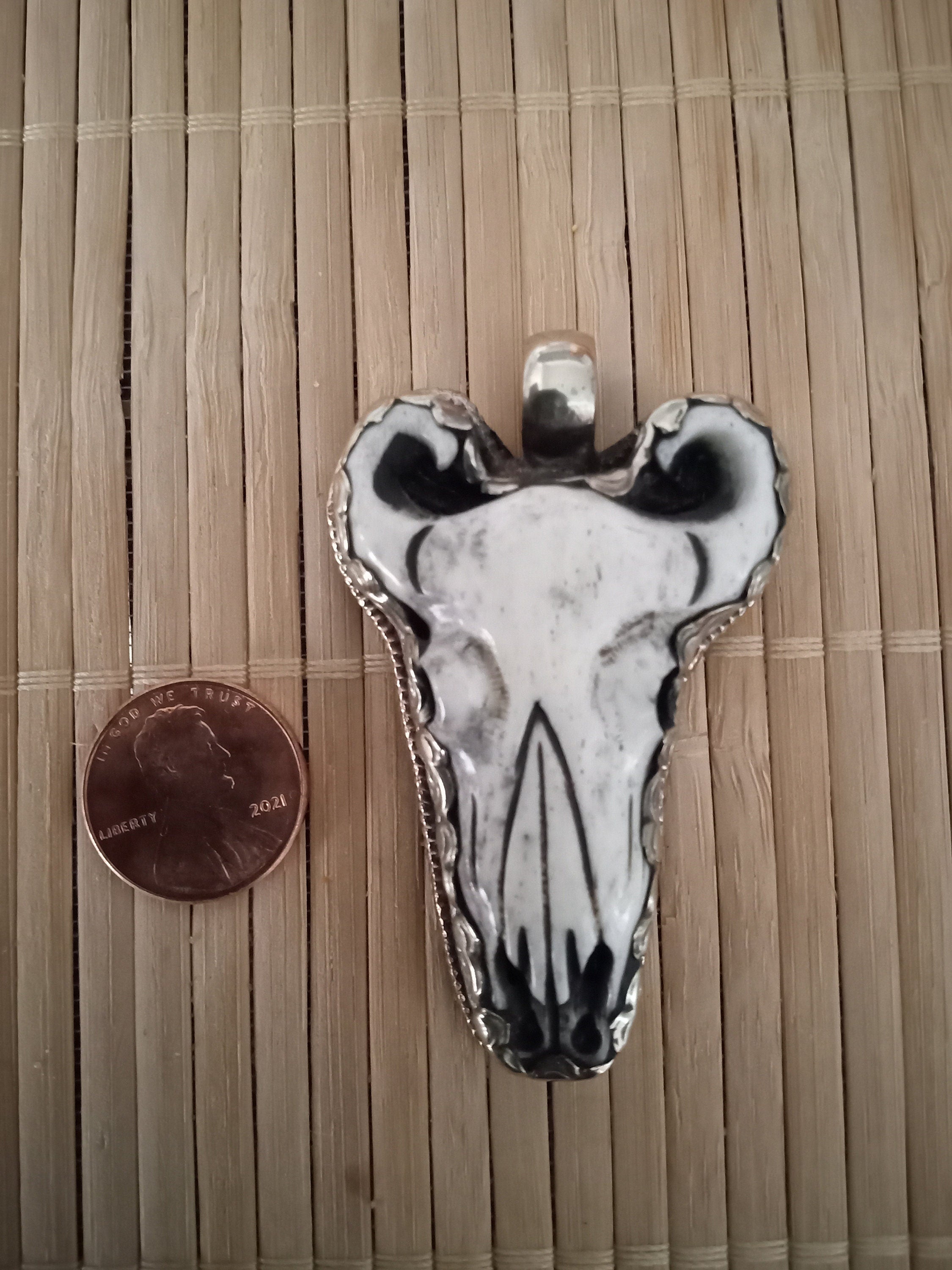 1 Pendant - Recycled cattle bone bull head design skull shape pendant reverse side floral carving antiqued silver color finish - PM415F