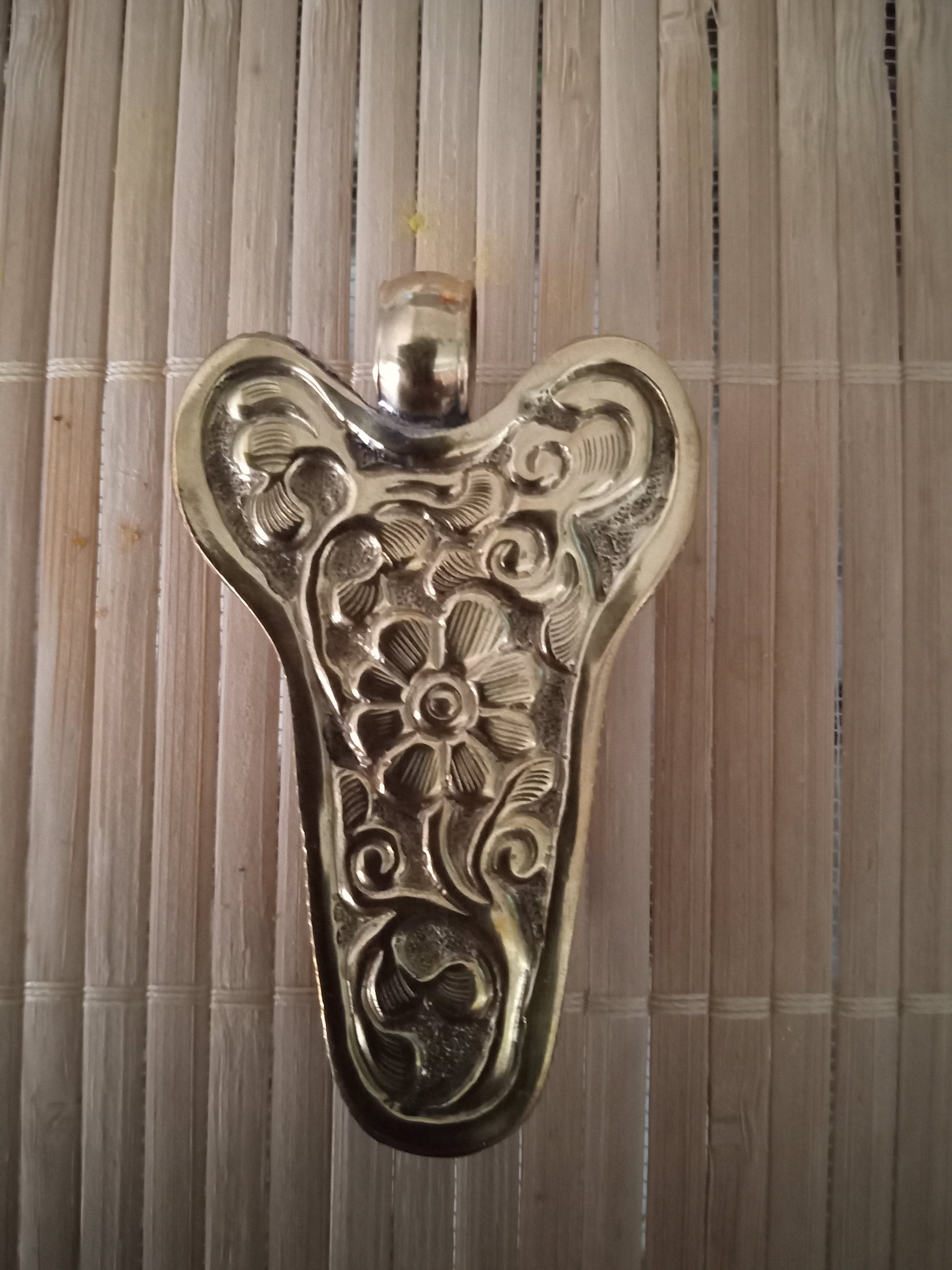 1 Pendant - Large size recycled cattle bone bull head design skull shape pendant with reverse side floral carving design on brass- PM415E