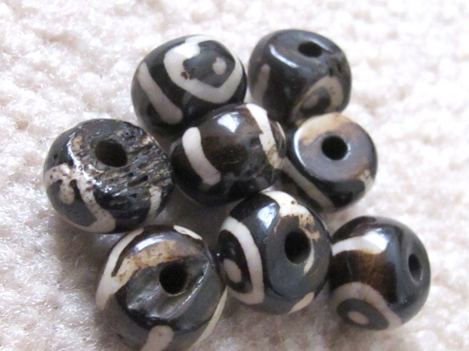 Old carved cattle bone beads eye circles design beads - 6 beads set - BD219