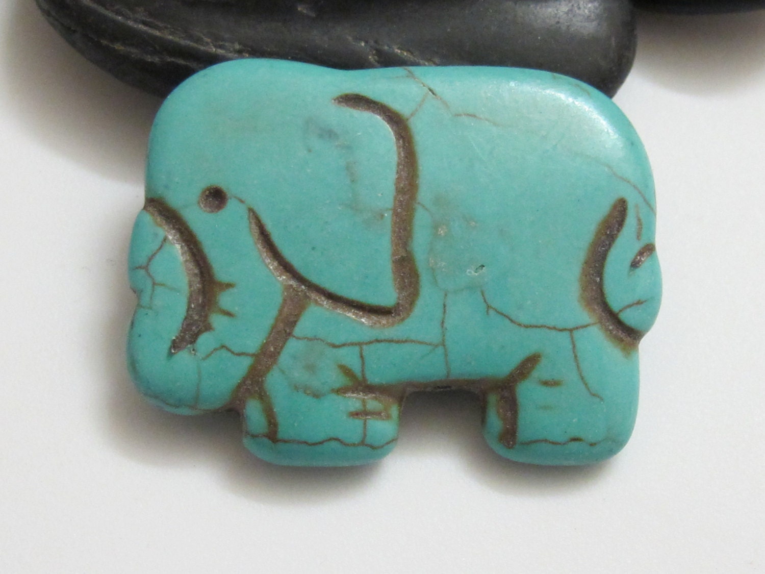1 piece - Howlite Elephant Bead 42 mm x 32 mm – Perfect for making pendants, necklaces & Elephant Lovers jewelry or Decor- GM136