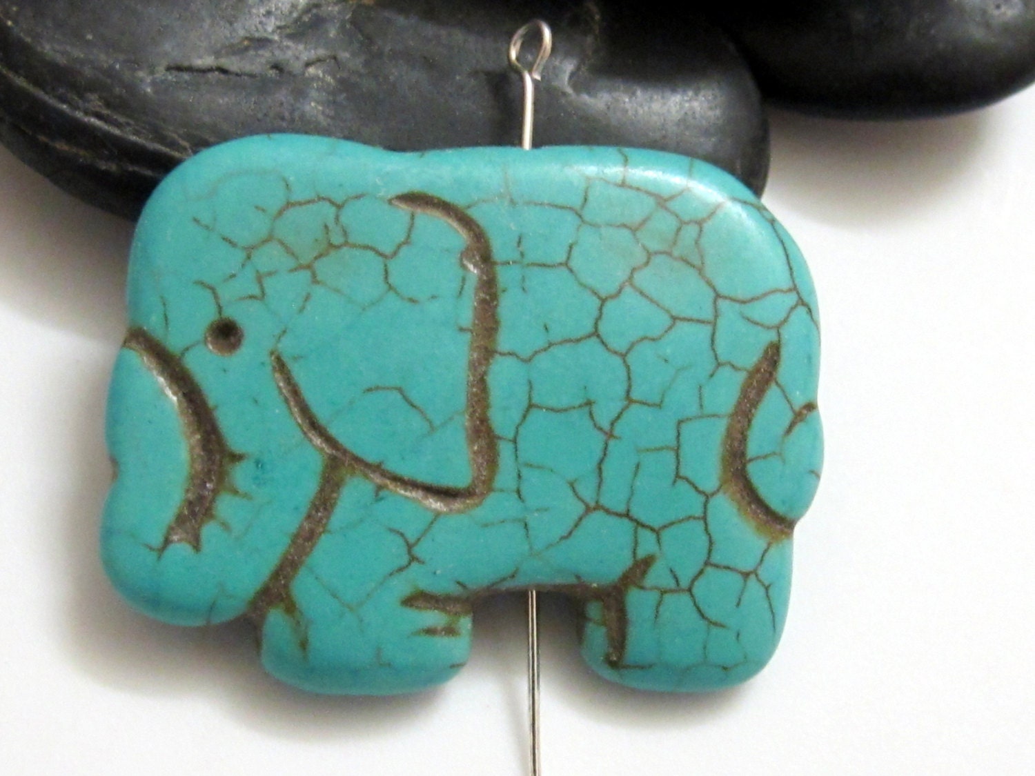 1 piece - Howlite Elephant Bead 42 mm x 32 mm – Perfect for making pendants, necklaces & Elephant Lovers jewelry or Decor- GM136