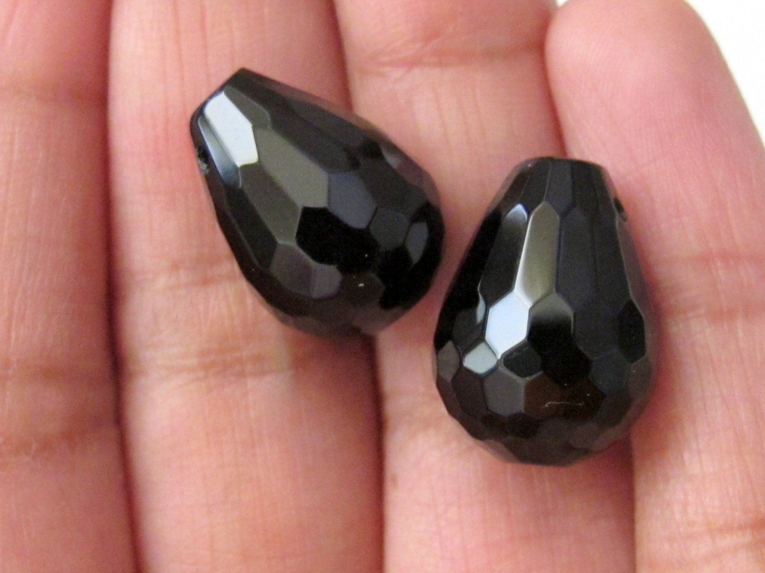 2 beads - Beautiful faceted black onyx drop beads - GM143