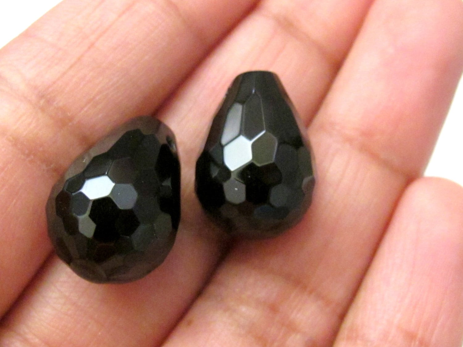 2 beads - Beautiful faceted black onyx drop beads - GM143