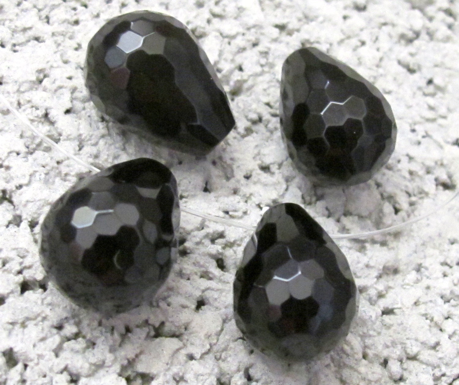 2 beads - Beautiful faceted black onyx drop beads - GM143