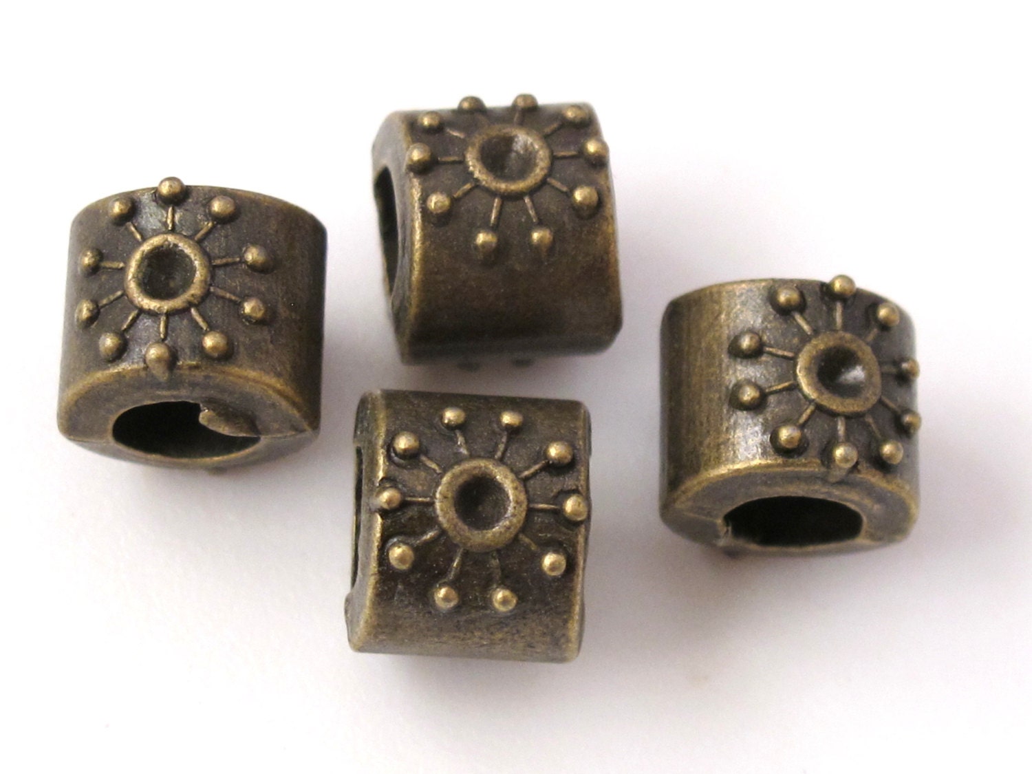 4 beads set - Brass color tubular metal sunrays design beads - BD354
