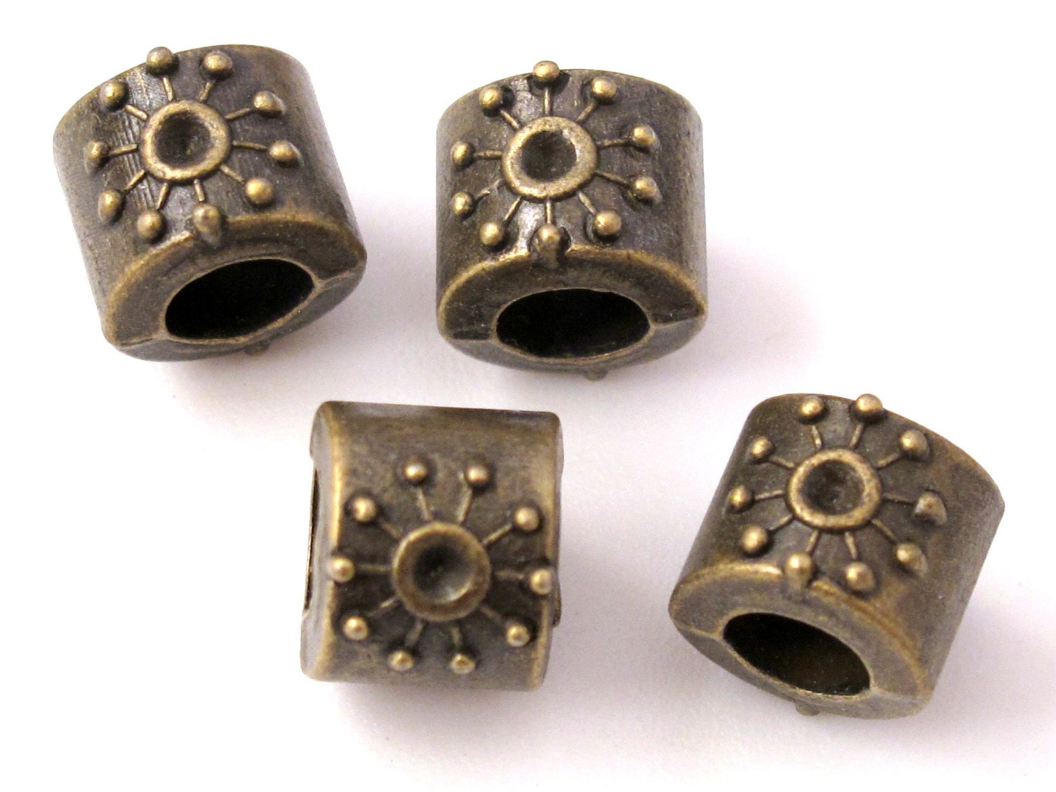 4 beads set - Brass color tubular metal sunrays design beads - BD354