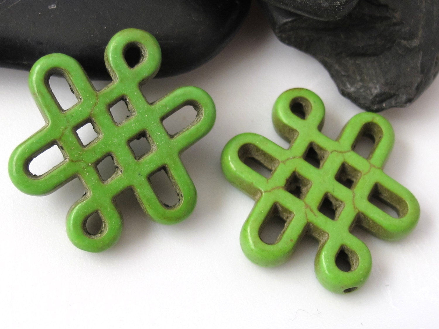2 beads - Tibetan knot symbol magnesite beads - Green color - GM155