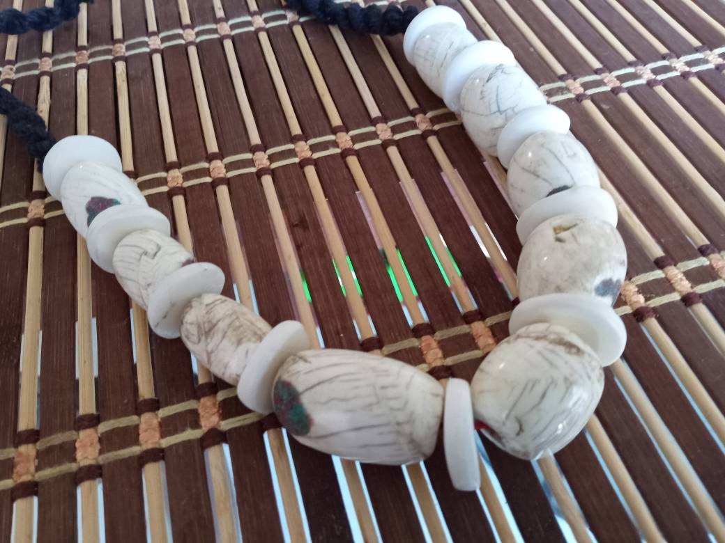 Nepal ethnic naga conch shell bead strand rustic beads barrel shape and disc shape nepalese tribal inlaid shell beads STR006L