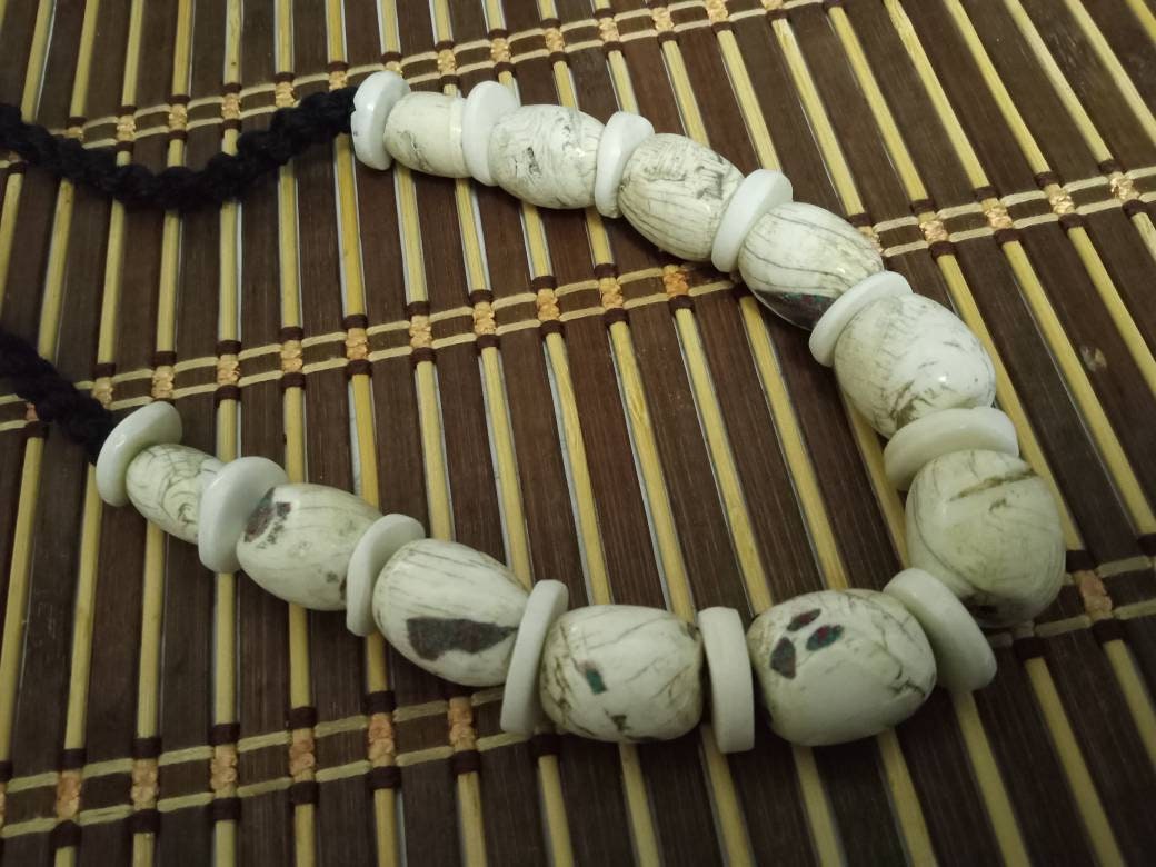 Nepal ethnic naga conch shell bead strand rustic beads barrel shape and disc shape nepalese tribal inlaid shell beads STR006O