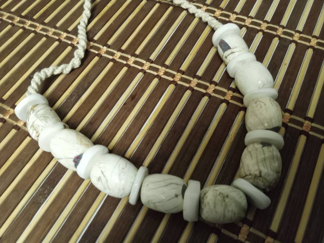 Nepal ethnic naga conch shell bead strand rustic beads barrel shape and disc shape nepalese tribal inlaid shell beads STR006S