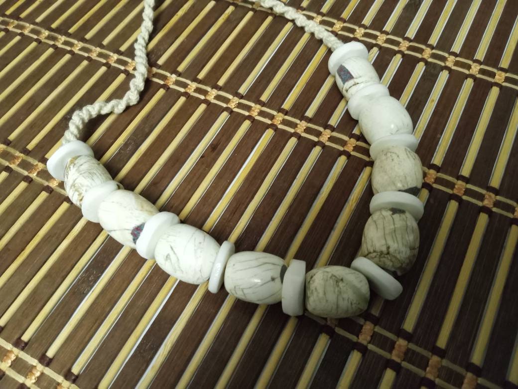 Nepal ethnic naga conch shell bead strand rustic beads barrel shape and disc shape nepalese tribal inlaid shell beads STR006S