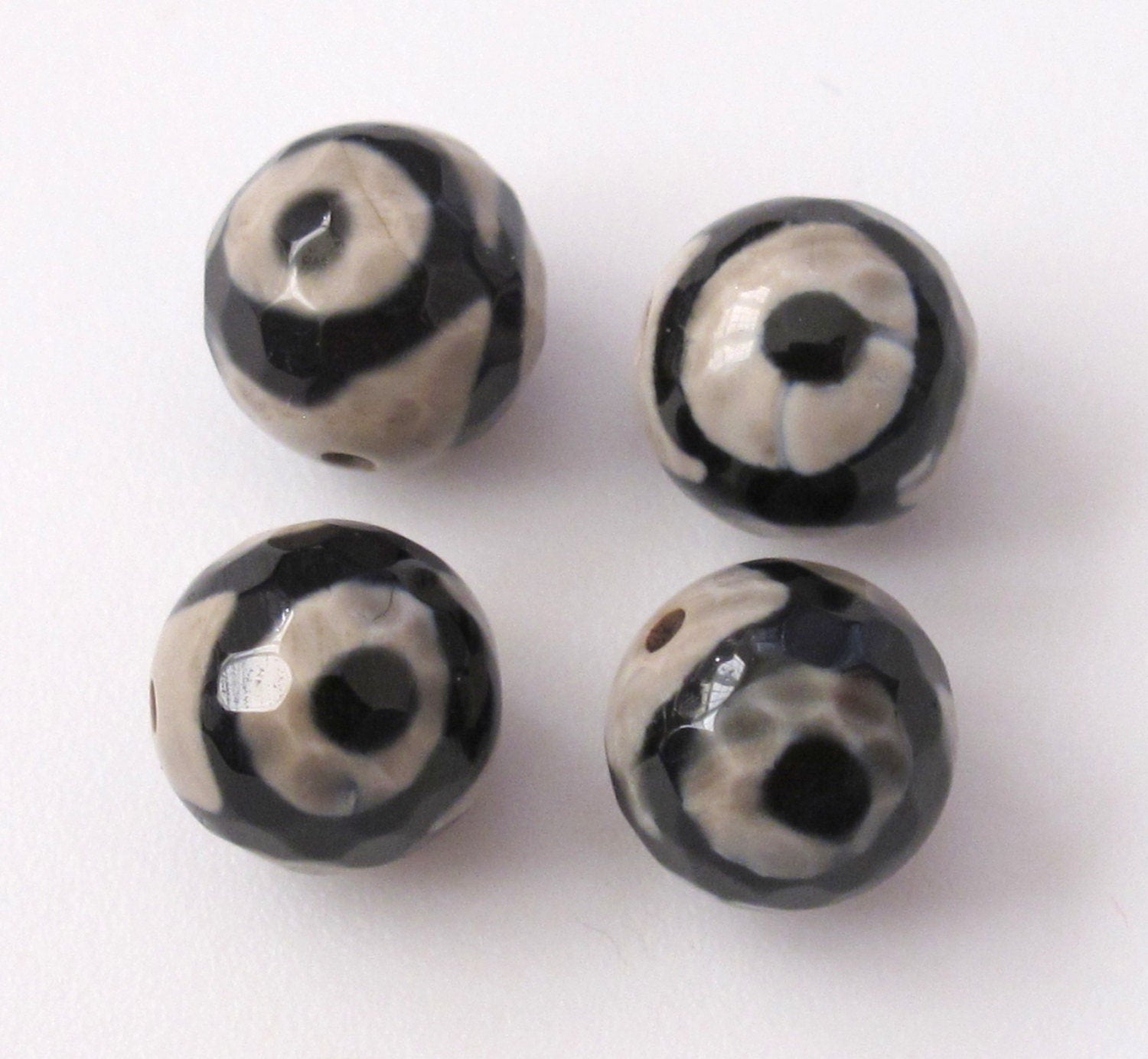 4 Beads - Faceted Tibetan agate etched circles eye dzi design beads 10 mm - GM161