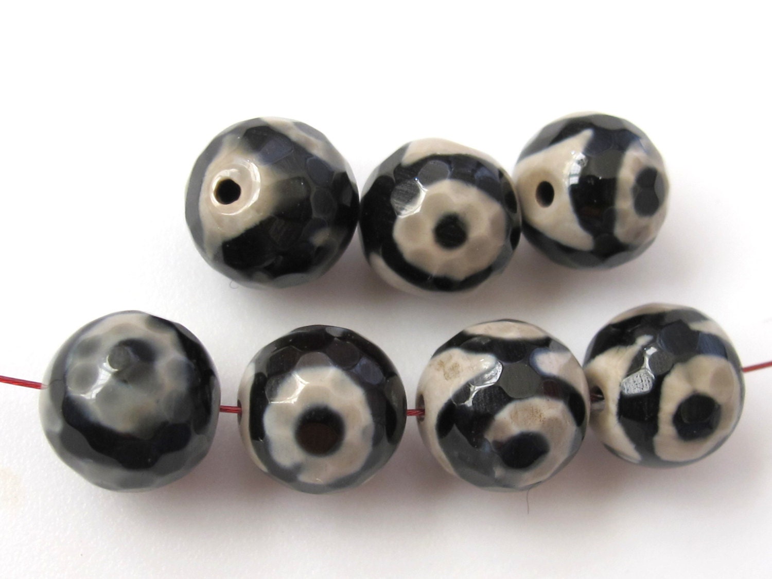 4 Beads - Faceted Tibetan agate etched circles eye dzi design beads 10 mm - GM161