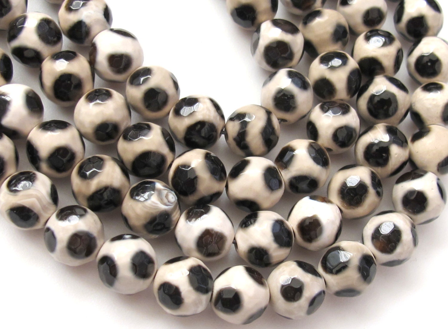 10 beads - Tibetan faceted black white agate dzi spotted design beads 8 mm - GM163