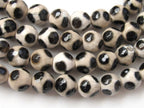 10 beads - Tibetan faceted black white agate dzi spotted design beads 8 mm - GM163