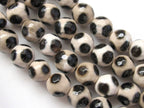 10 beads - Tibetan faceted black white agate dzi spotted design beads 8 mm - GM163