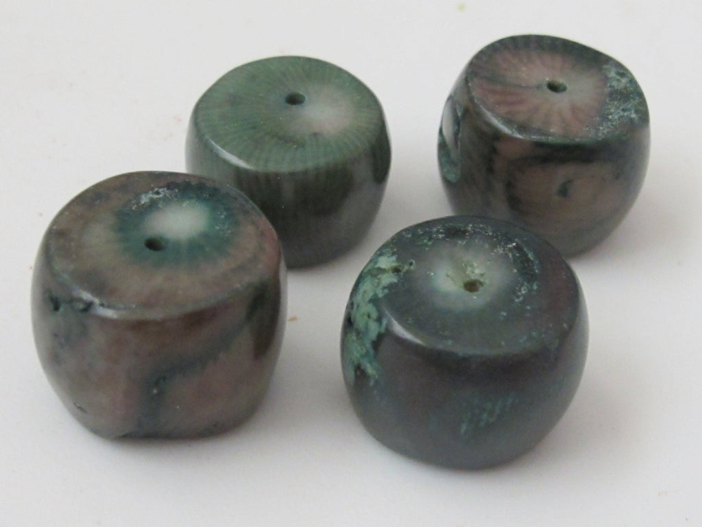 4 Beads - Thick large green color dyed coral beads - GM176