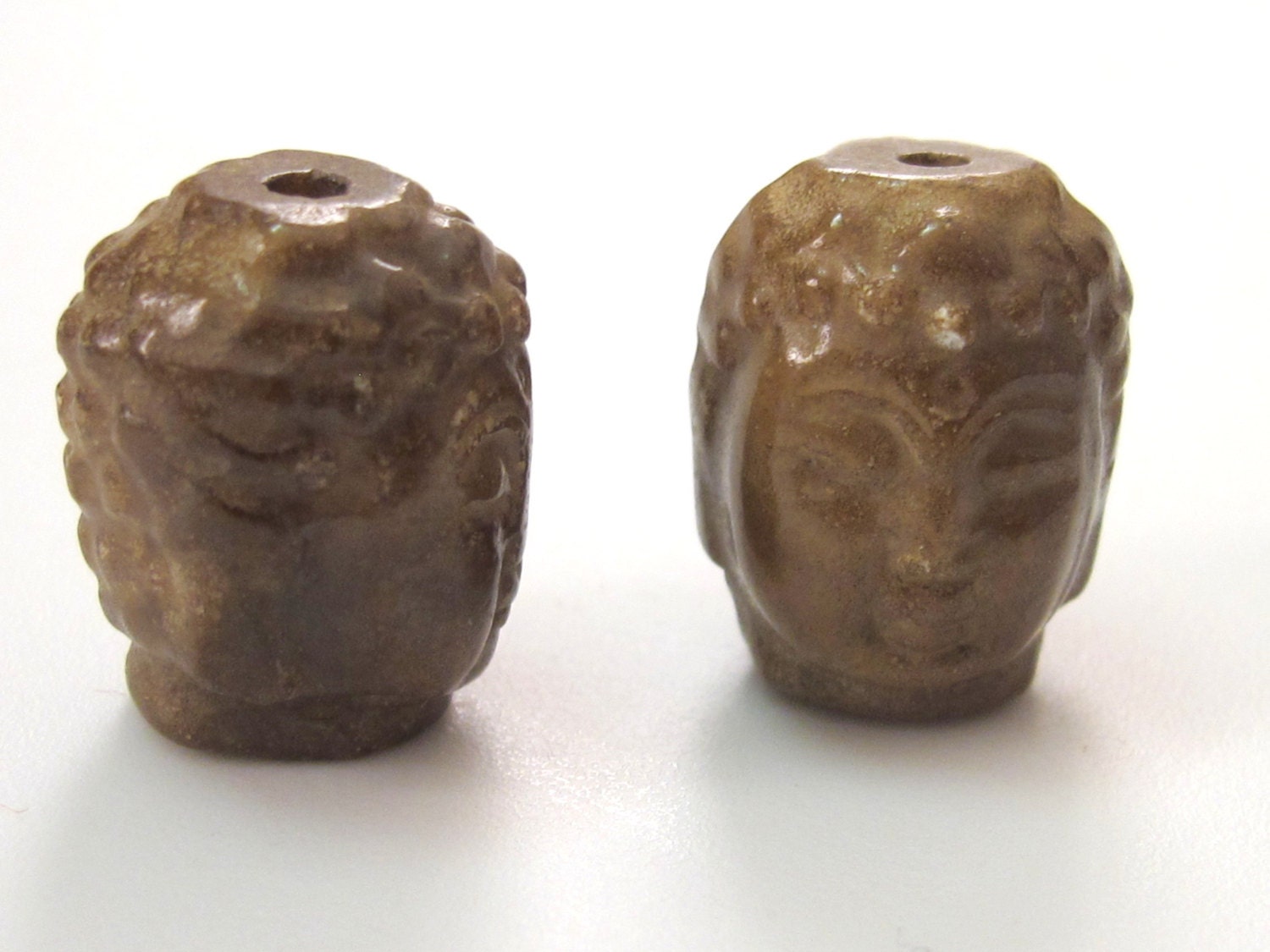 Carved green Jadeite buddha bead - 1 piece - GM187