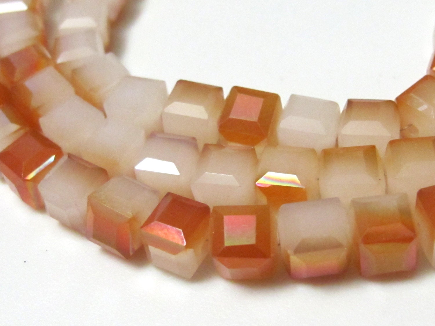 Cube glass crystal faceted beads - 6mm - 25 beads - BD368