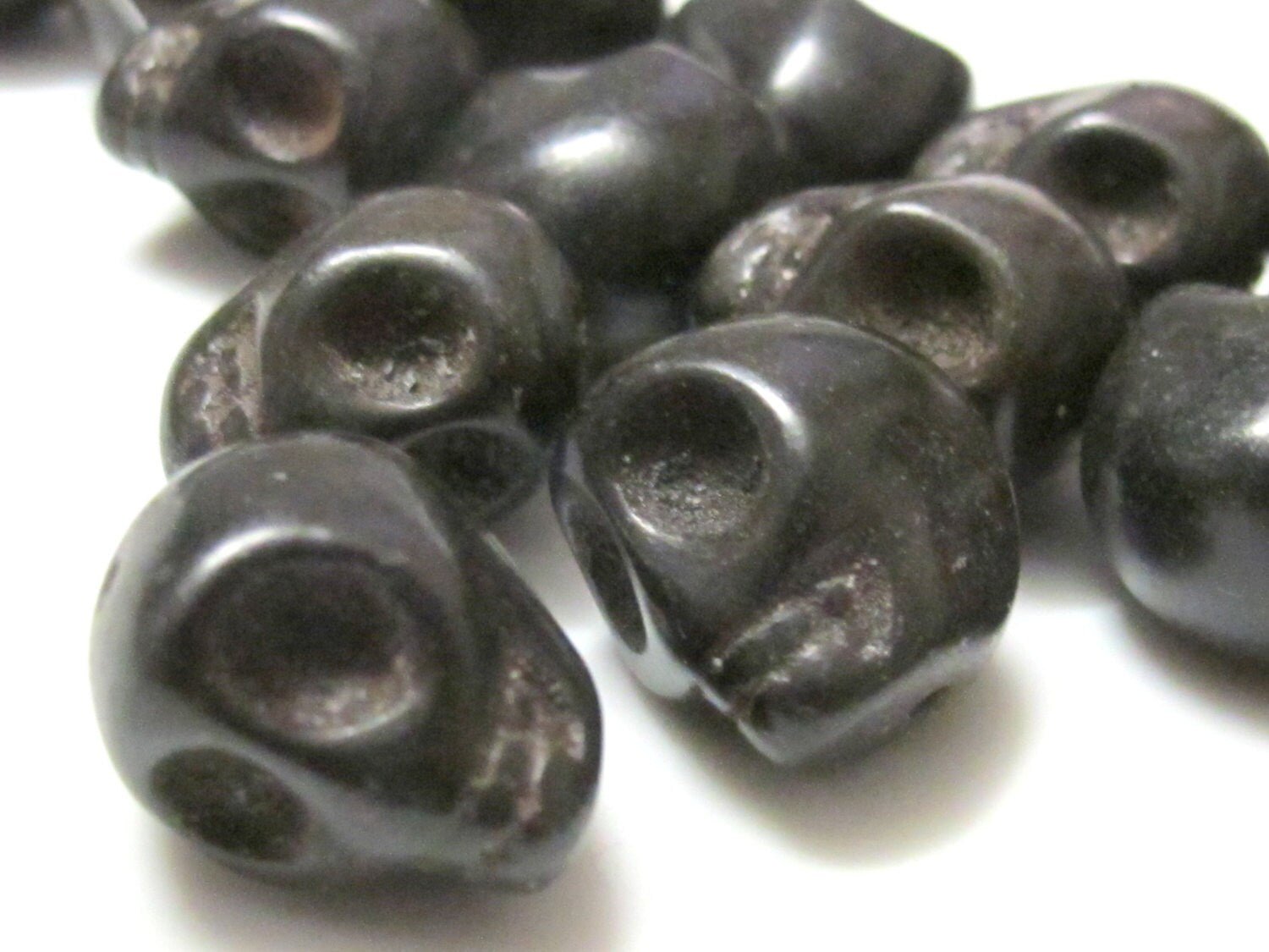 17 mm Black color skull beads - 2 pieces - GM196