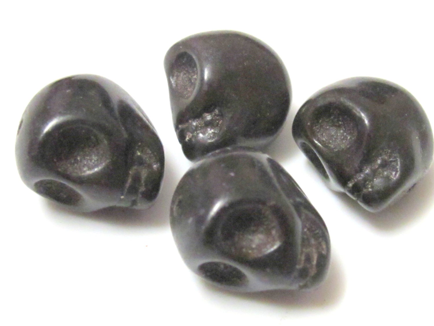 17 mm Black color skull beads - 2 pieces - GM196