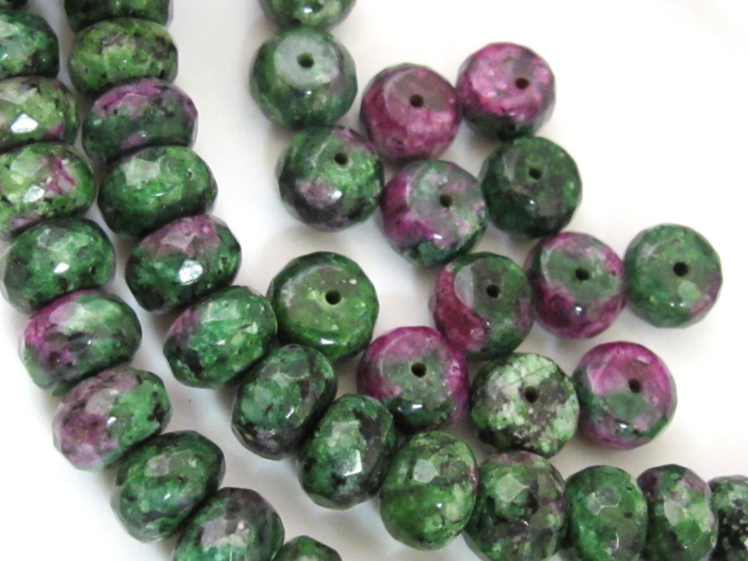 8 Beads - Ruby Zoisite faceted gemstone rondelle beads 10 mm - GM203