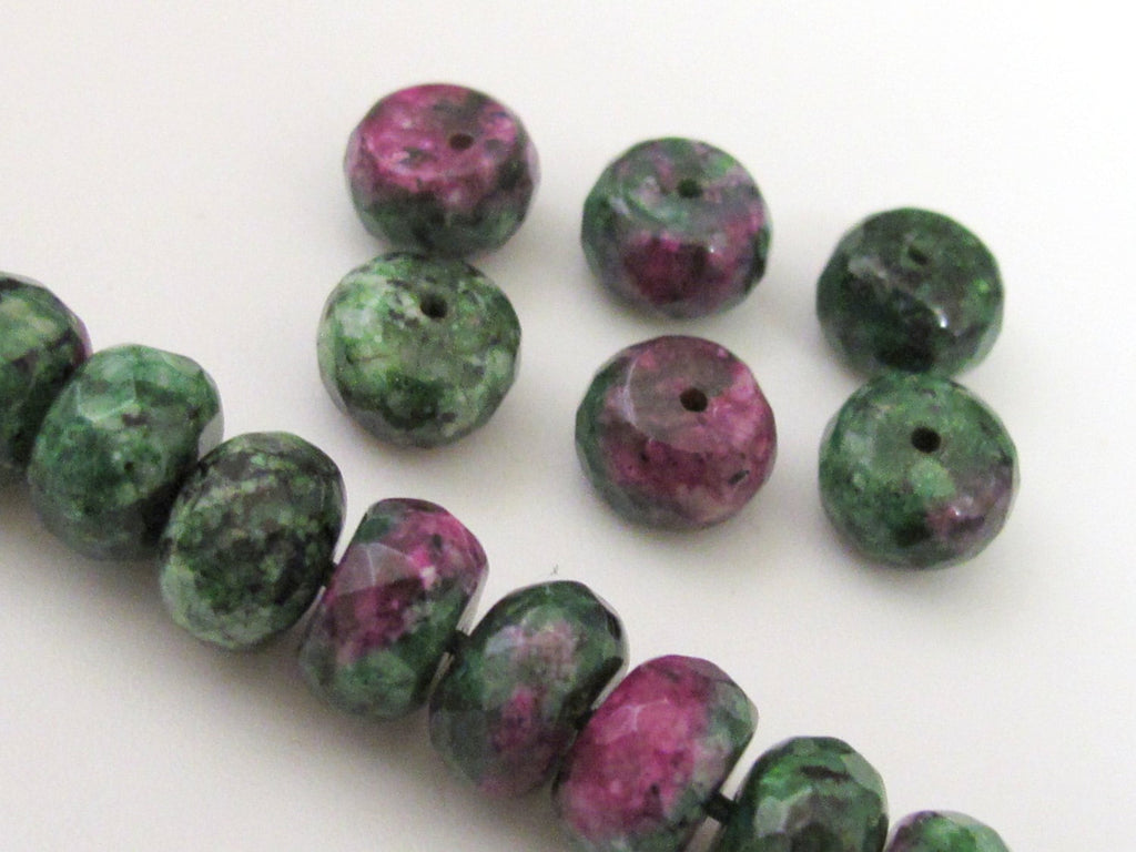 8 Beads - Ruby Zoisite faceted gemstone rondelle beads 10 mm - GM203