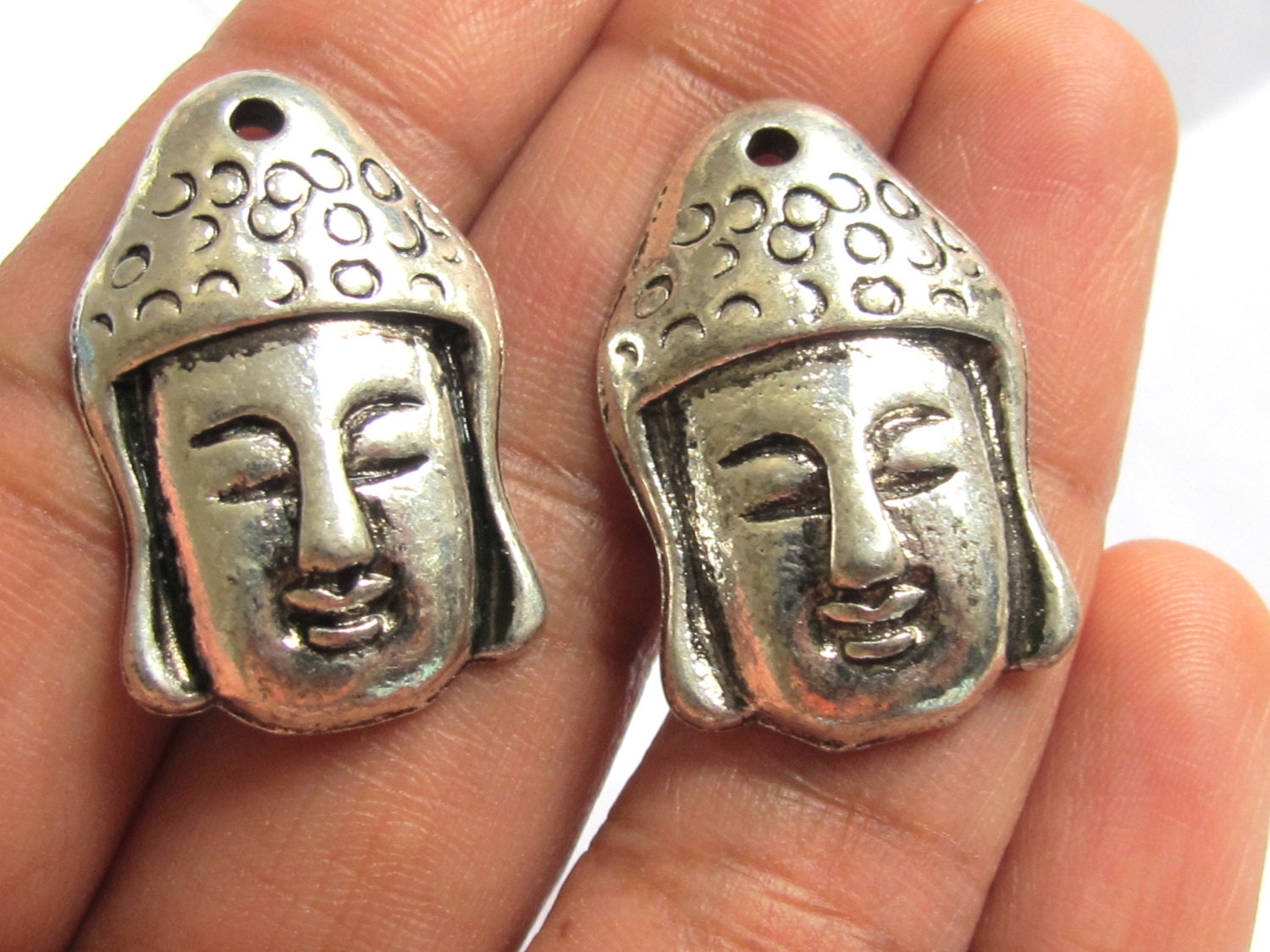 Tibetan Buddha face pendant bead - 1 piece - BD371