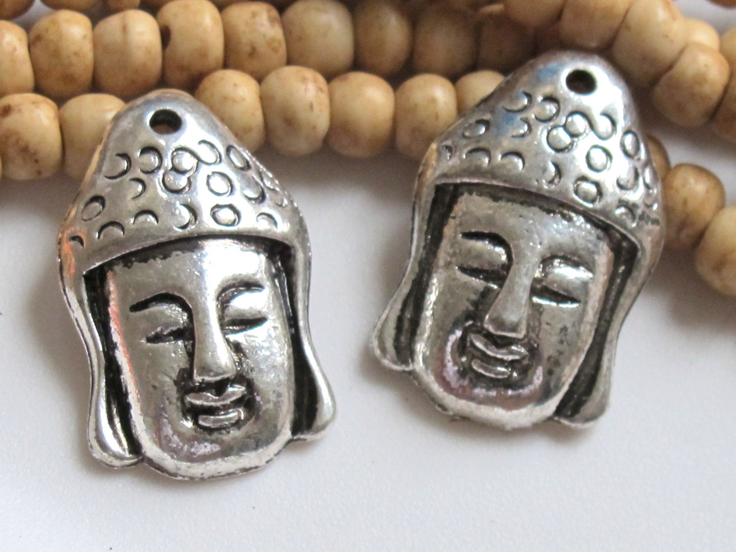 Tibetan Buddha face pendant bead - 1 piece - BD371