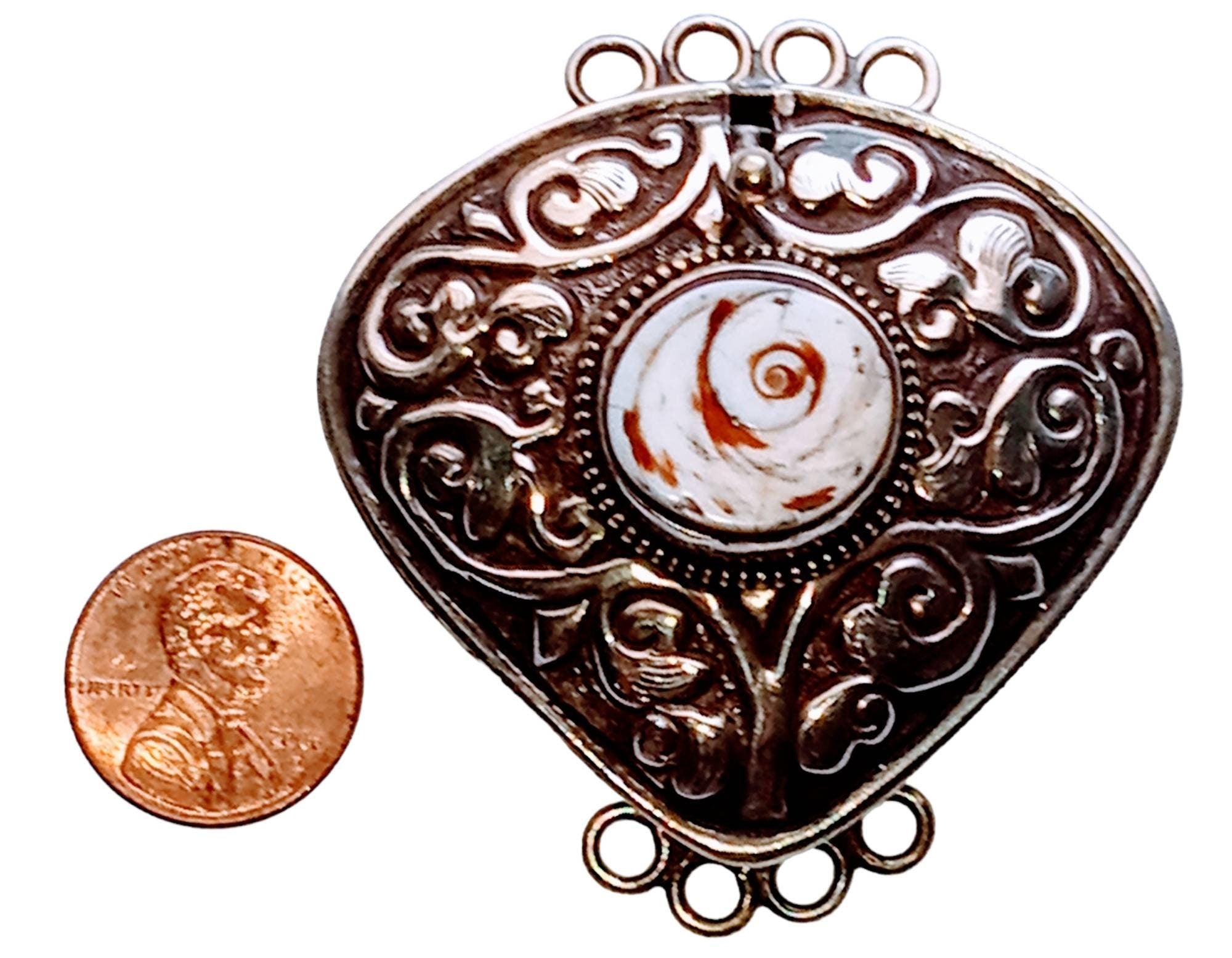 1 clasp - Large ethnic Tibetan silver shell inlaid statement clasp pendant from Nepal - LN033A