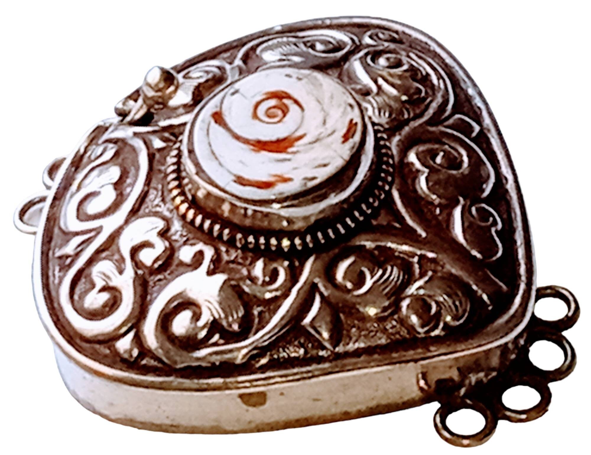 1 clasp - Large ethnic Tibetan silver shell inlaid statement clasp pendant from Nepal - LN033A