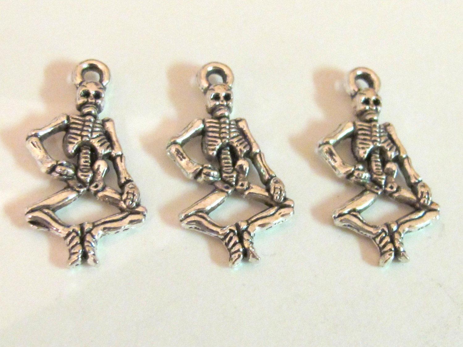 8 Pieces -Cute dancing skeleton charm pendants - BD404