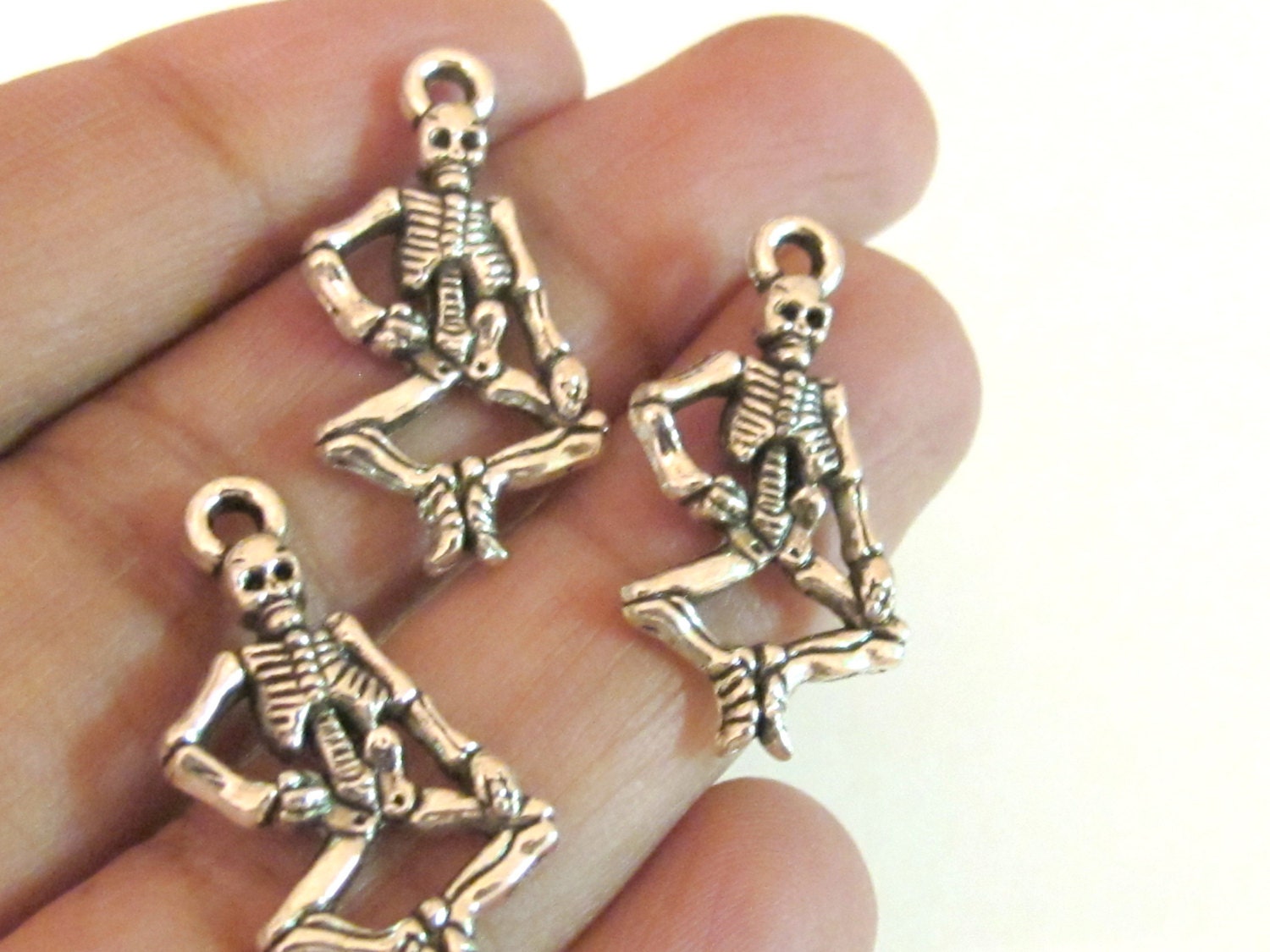 8 Pieces -Cute dancing skeleton charm pendants - BD404