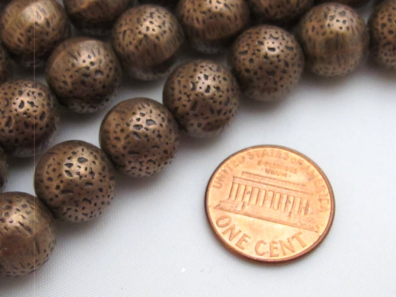 4 beads -Copper tone metal beads 12 mm -- BD405