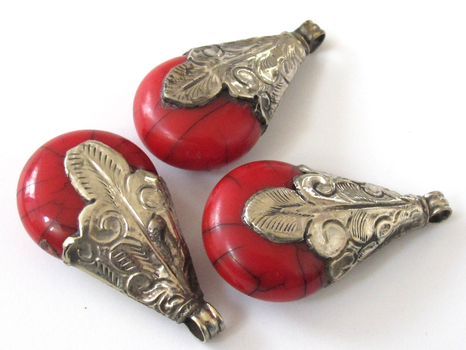 Teardrop shape Tibetan antiqued silver finish capped red crackle resin pendant Nepal - 1 pendant - PM134A