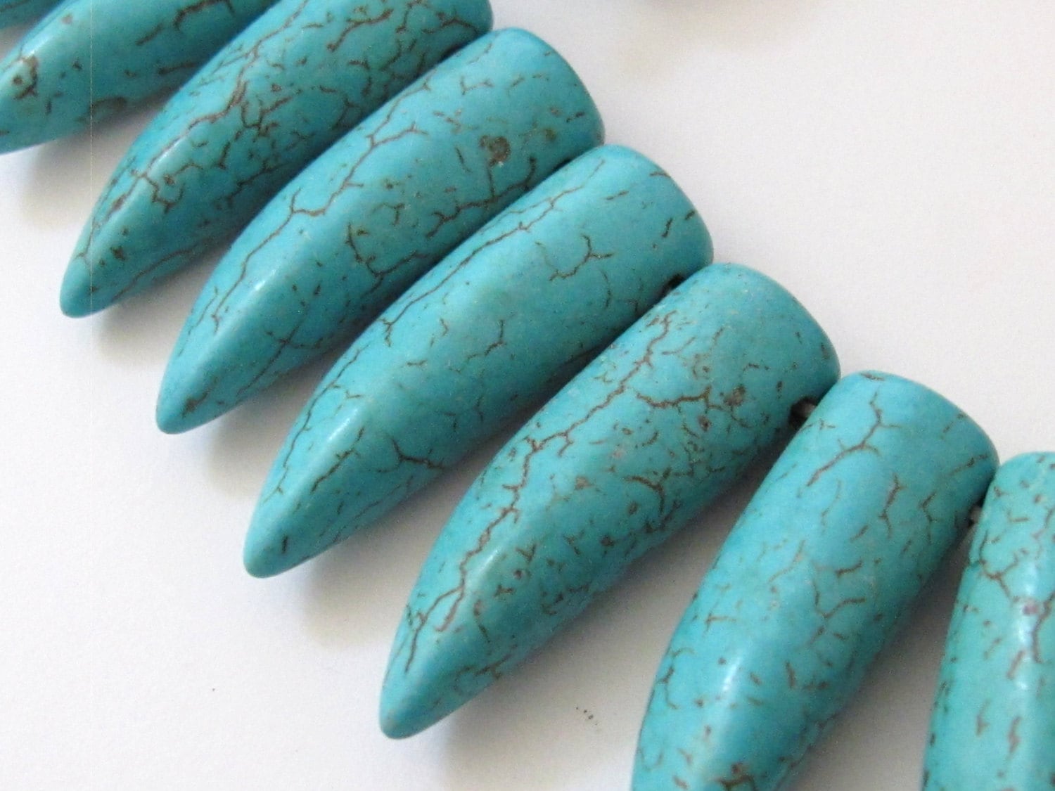 Turquoise color magnesite tooth horn shape gemstone beads - 10 beads - GM232