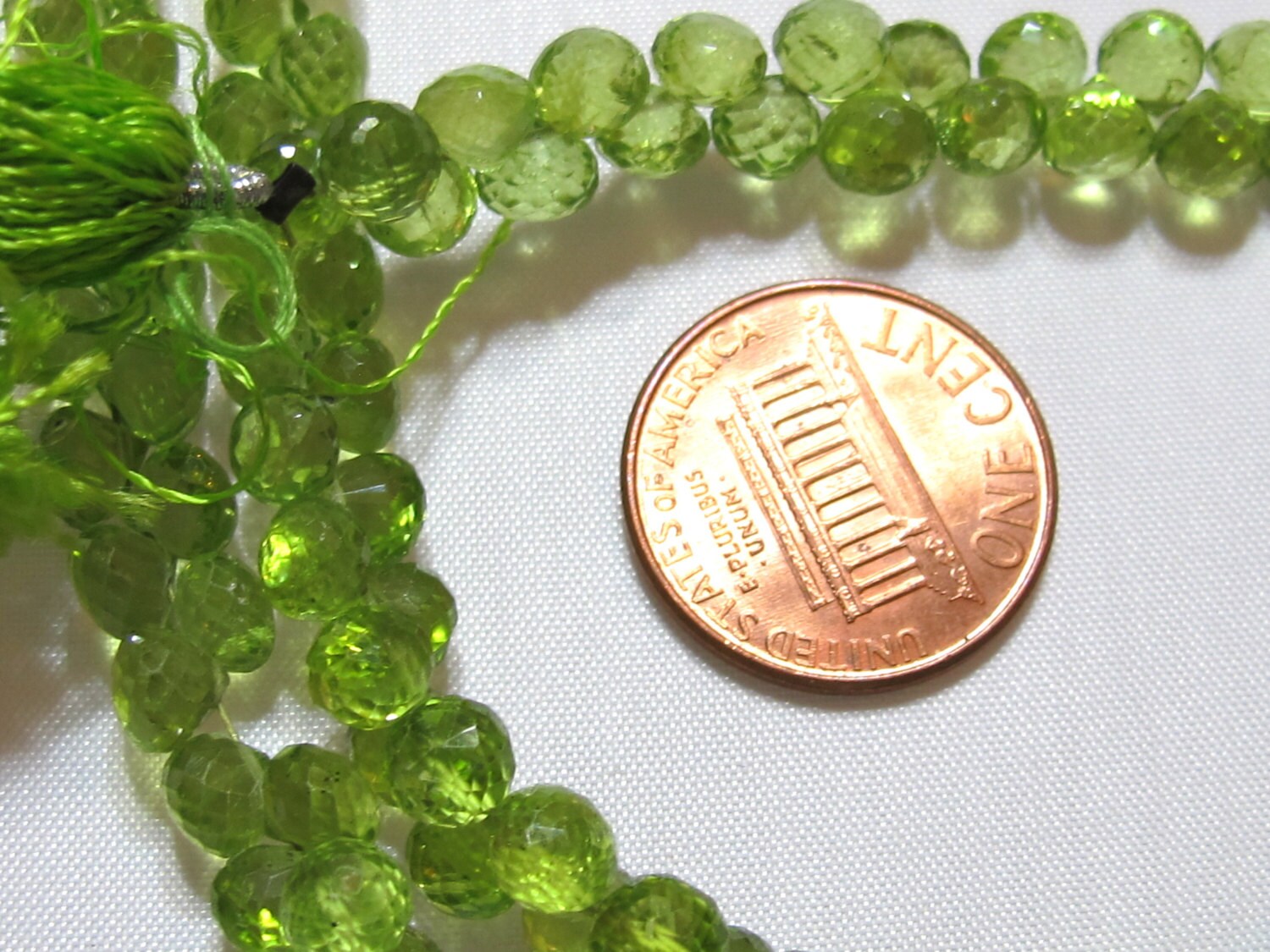 Microfaceted small size High quality microfaceted Green Peridot gemstone briolettes - 4 beads - GM234