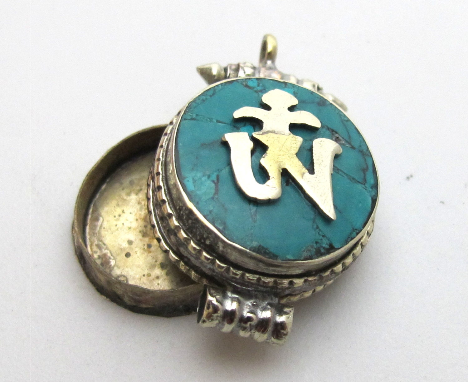 Small size Tibetan Turquoise inlaid Ghau prayer box Om pendant - PM151B